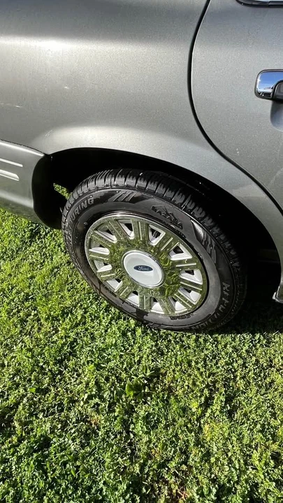 2004 Ford Crown Victoria - Image 3 of 9