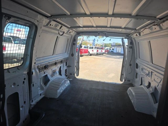 2004 Ford Econoline Van - Image 19 of 21