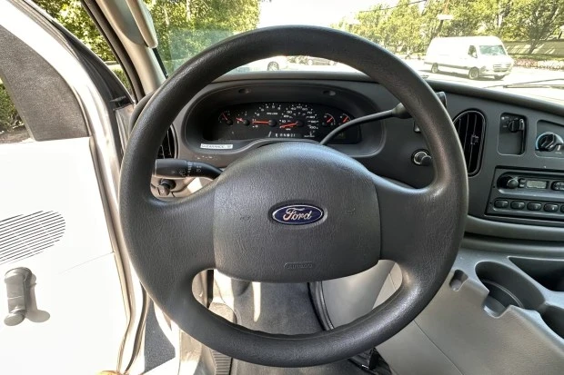 2004 Ford Econoline Van - Image 6 of 8