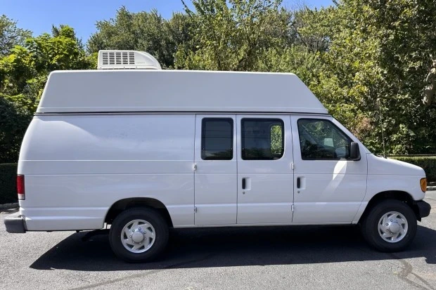2004 Ford Econoline Van - Image 3 of 8