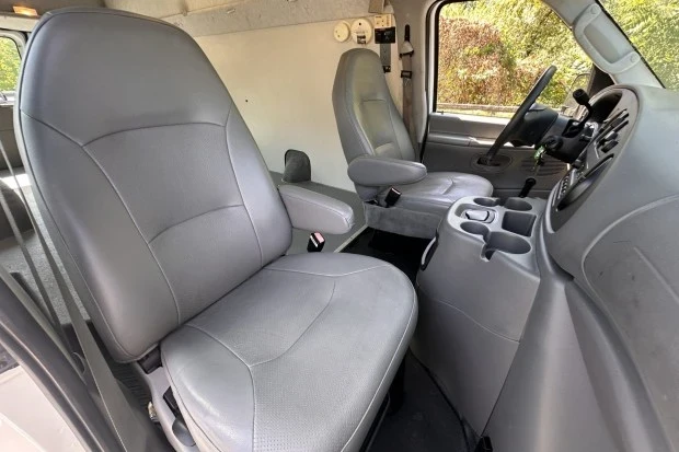 2004 Ford Econoline Van - Image 4 of 8