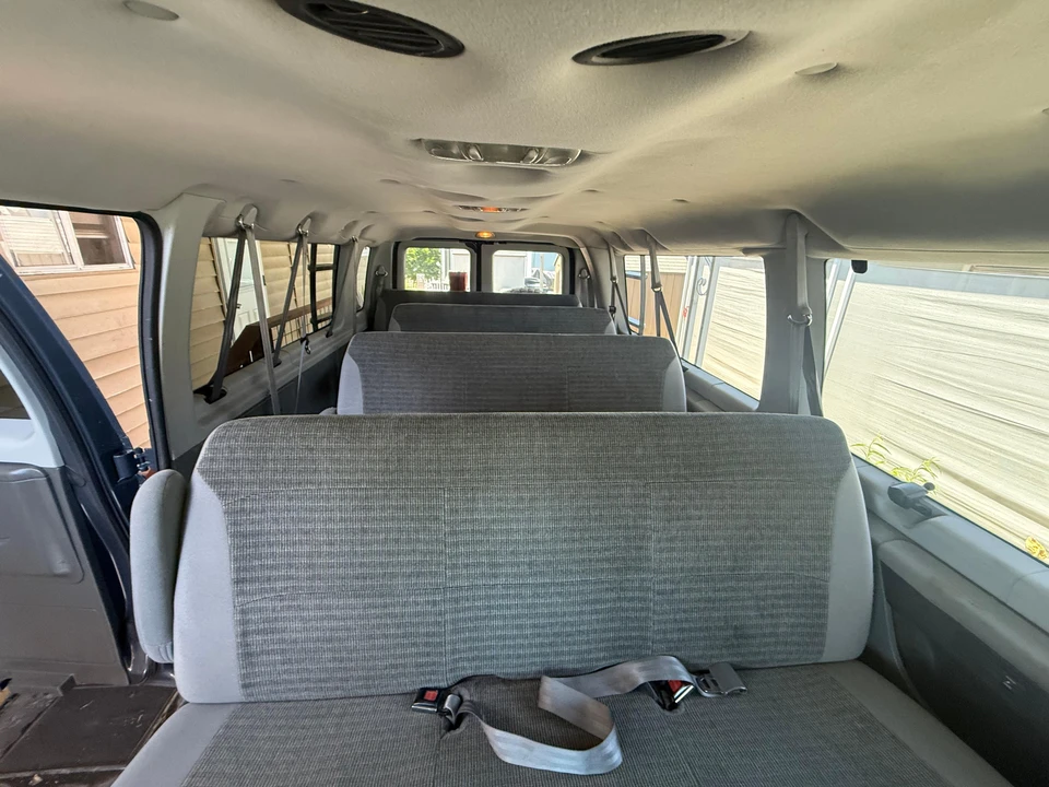 2004 Ford Econoline Van - Image 28 of 31