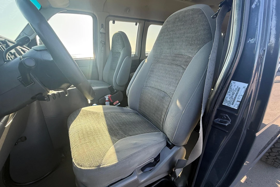 2004 Ford Econoline Van - Image 23 of 31