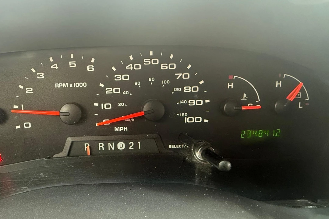 2004 Ford Econoline Van - Image 25 of 31