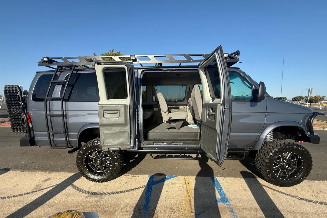 2004 Ford Econoline Van - Image 3 of 31