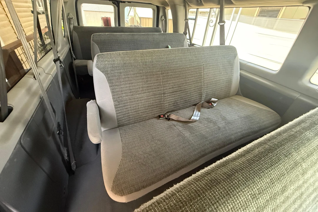 2004 Ford Econoline Van - Image 24 of 31