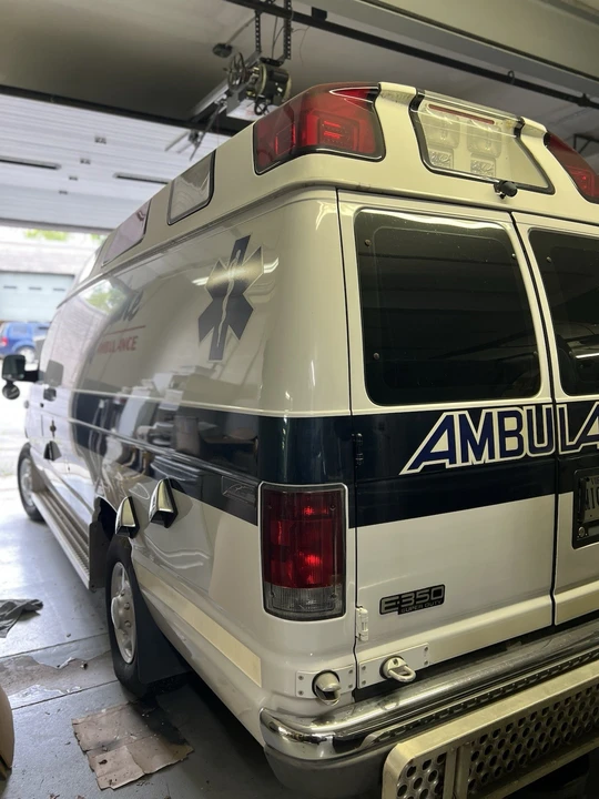 2004 Ford Econoline Van - Image 2 of 3
