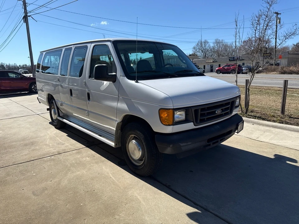 2004 Ford Econoline Van - Image 8 of 20