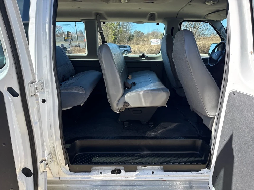 2004 Ford Econoline Van - Image 13 of 20
