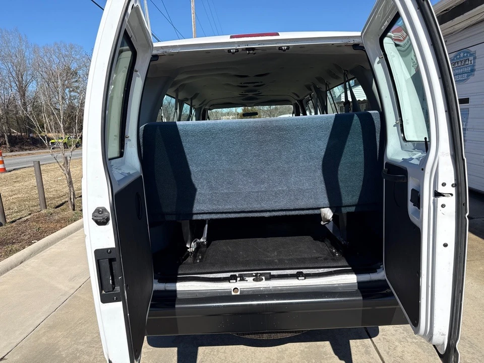 2004 Ford Econoline Van - Image 11 of 20