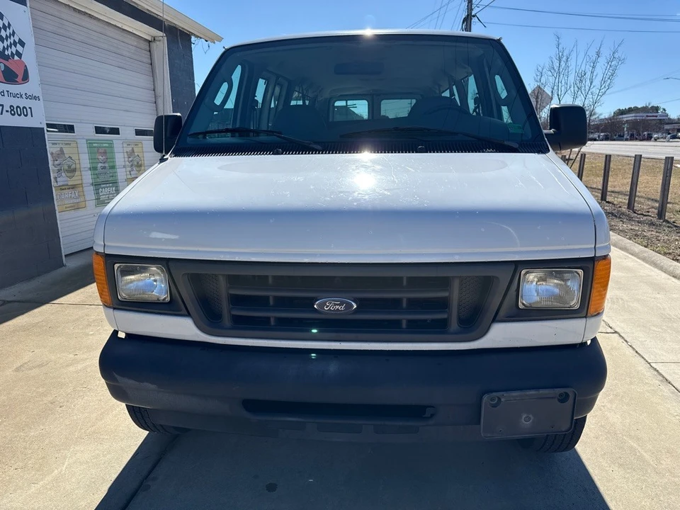 2004 Ford Econoline Van - Image 9 of 20