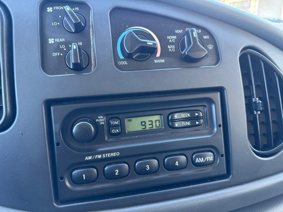 2004 Ford Econoline Van - Image 20 of 20