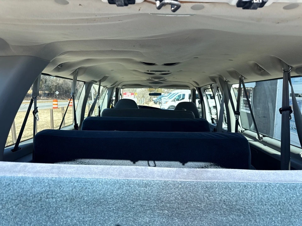 2004 Ford Econoline Van - Image 12 of 20