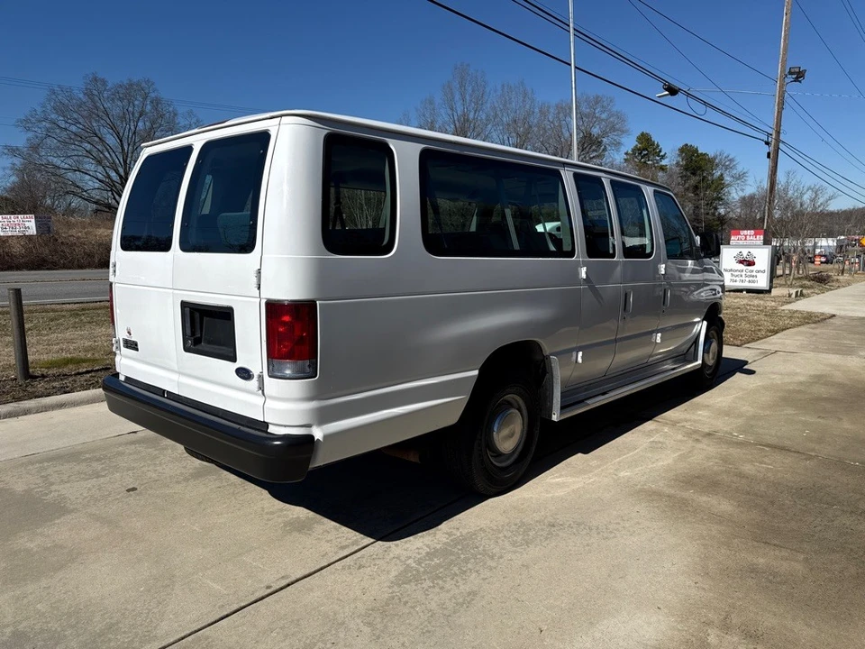 2004 Ford Econoline Van - Image 7 of 20