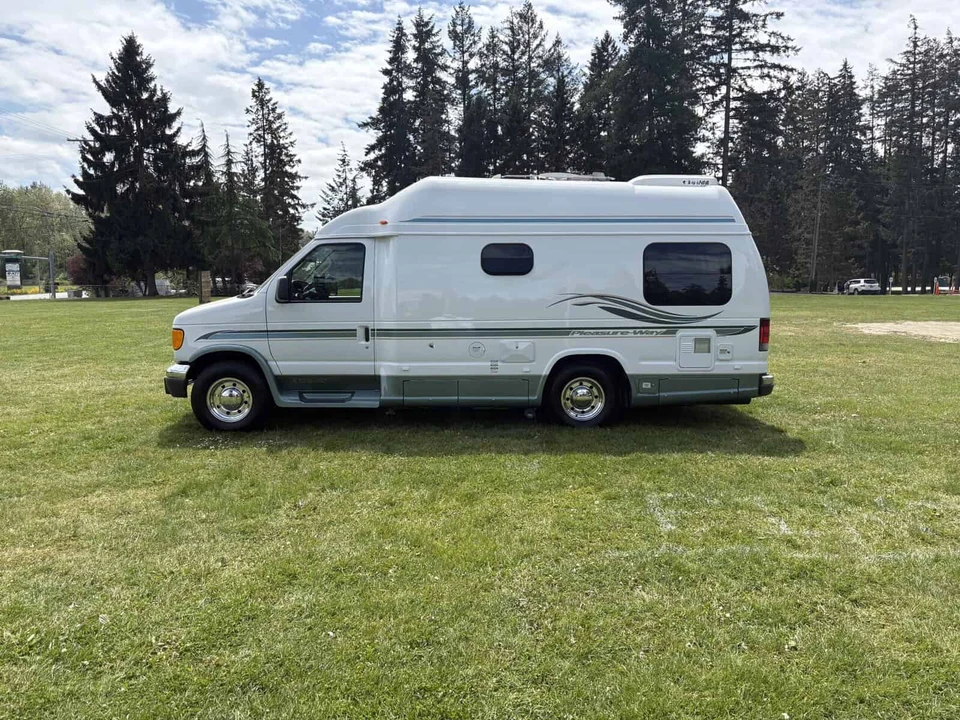 2004 Ford Econoline Van - Image 2 of 31