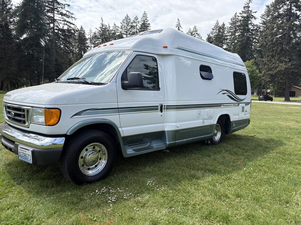 2004 Ford Econoline Van - Image 3 of 31