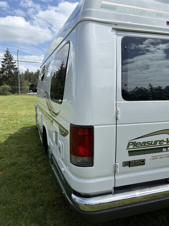 2004 Ford Econoline Van - Image 9 of 31