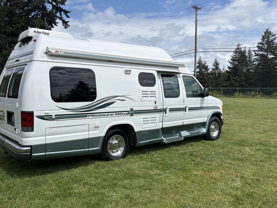 2004 Ford Econoline Van - Image 14 of 31