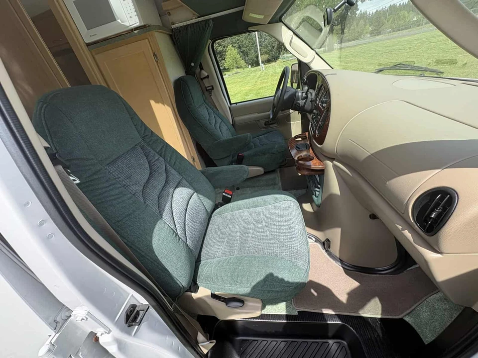 2004 Ford Econoline Van - Image 19 of 31