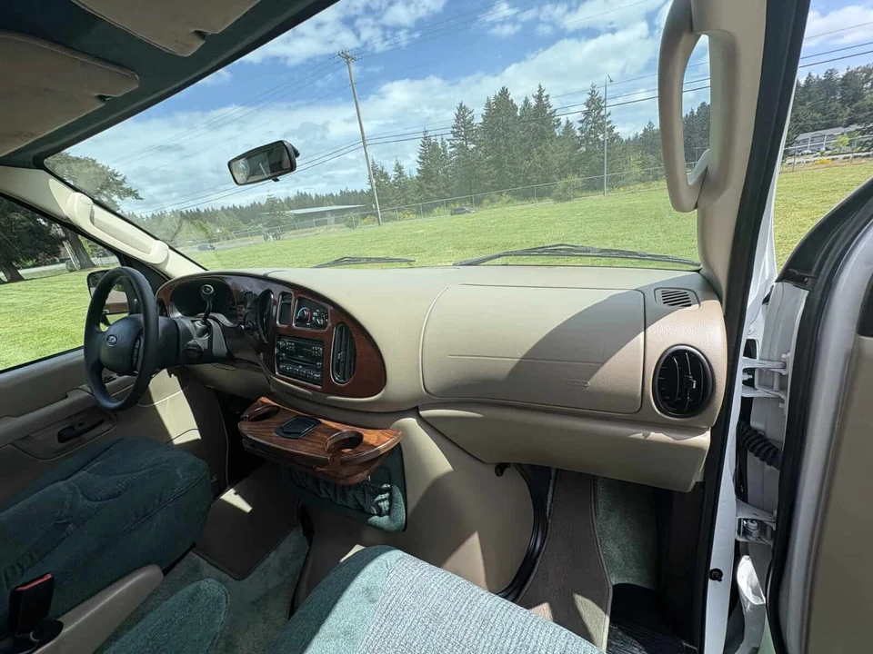 2004 Ford Econoline Van - Image 21 of 31