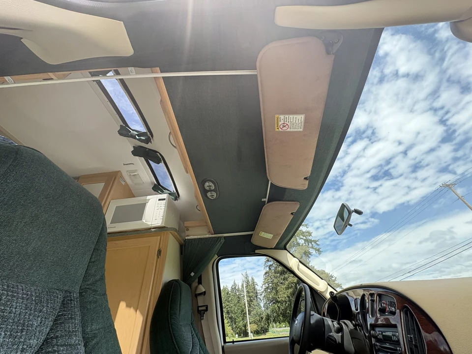 2004 Ford Econoline Van - Image 22 of 31