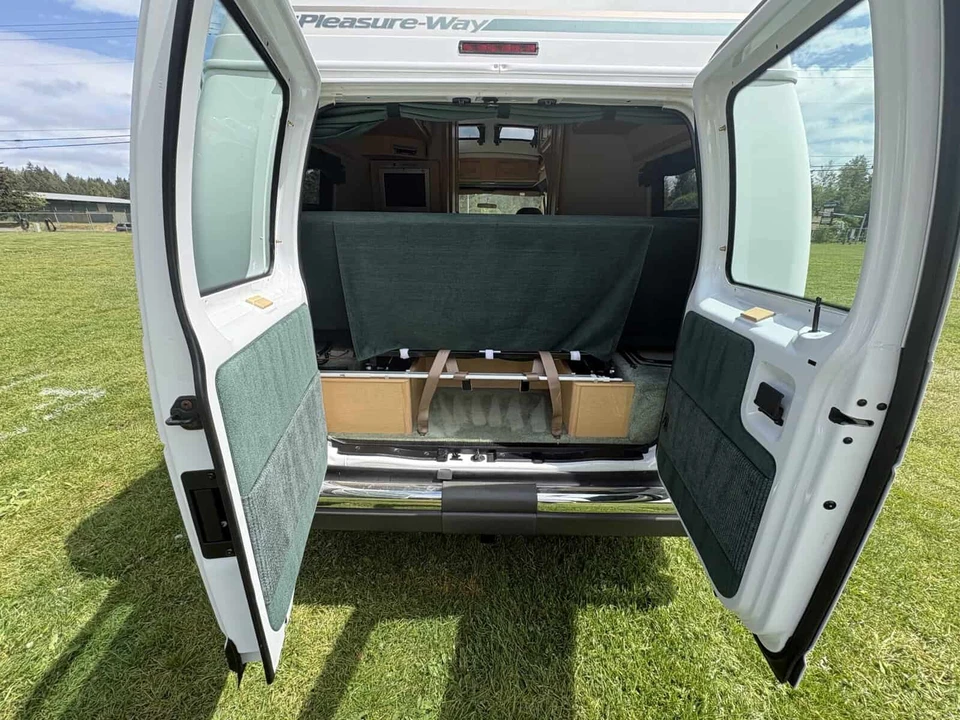 2004 Ford Econoline Van - Image 30 of 31