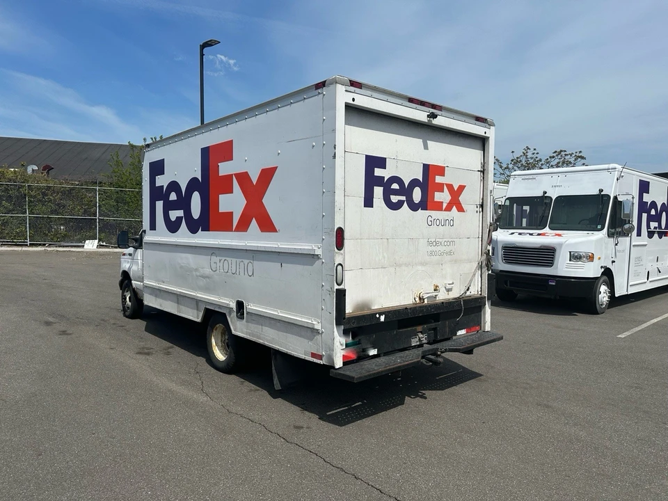 2004 Ford Econoline Van - Image 11 of 30