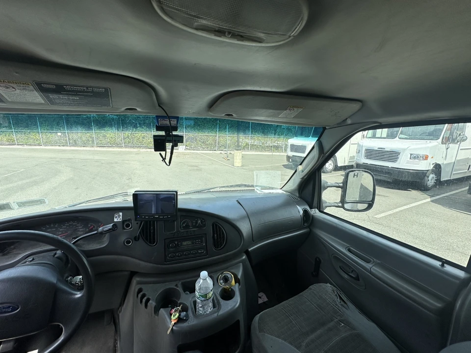 2004 Ford Econoline Van - Image 28 of 30
