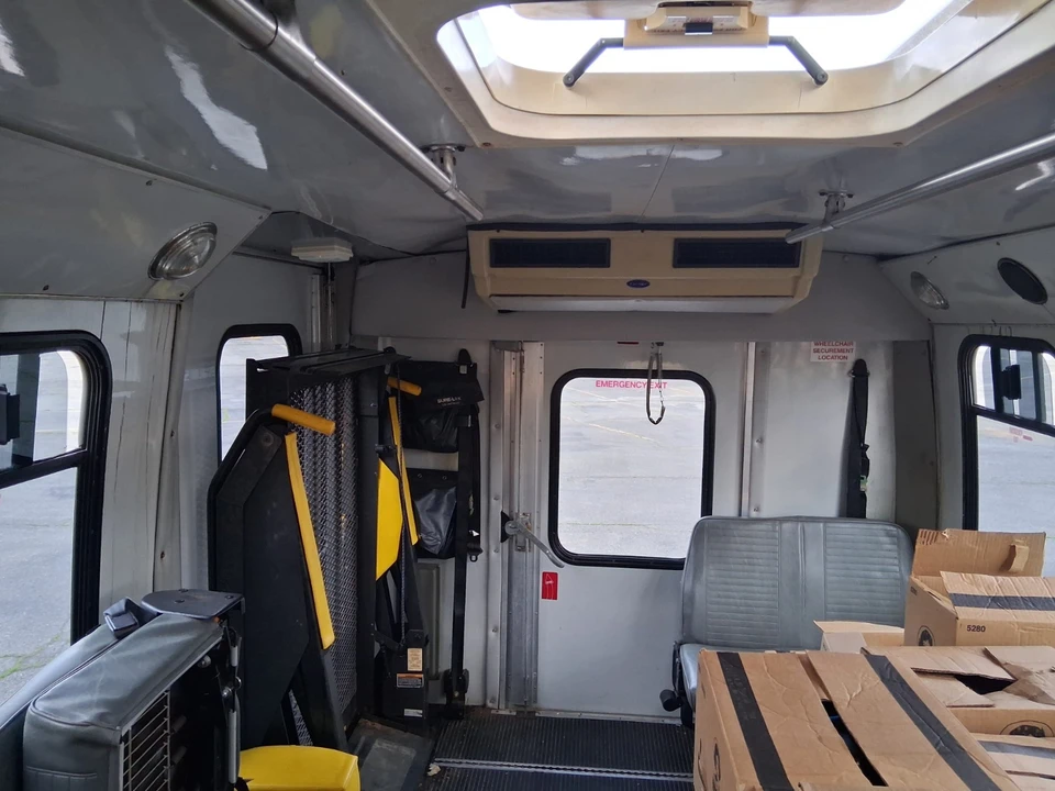 2004 Ford Econoline Van - Image 10 of 19