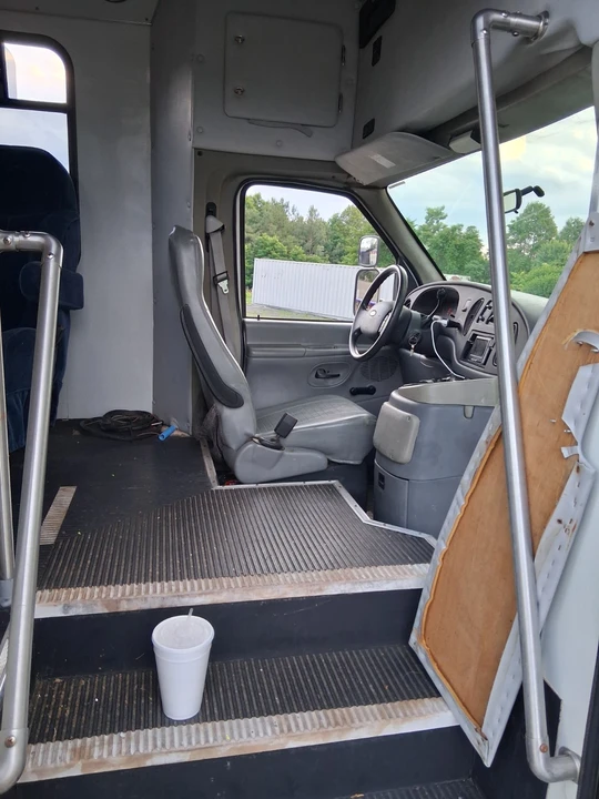 2004 Ford Econoline Van - Image 6 of 19