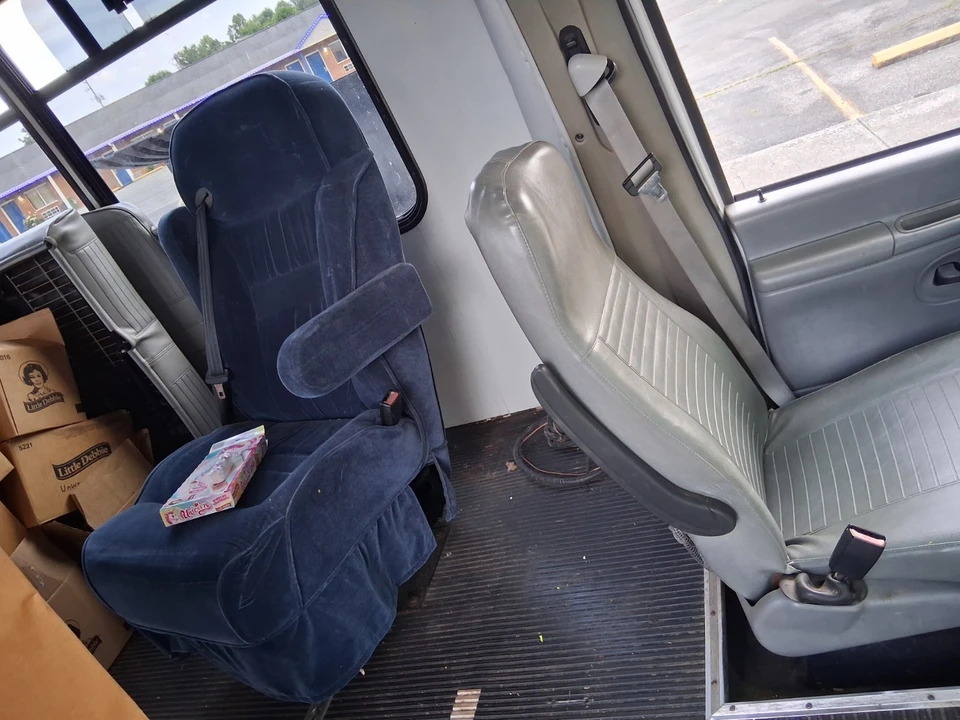 2004 Ford Econoline Van - Image 8 of 19