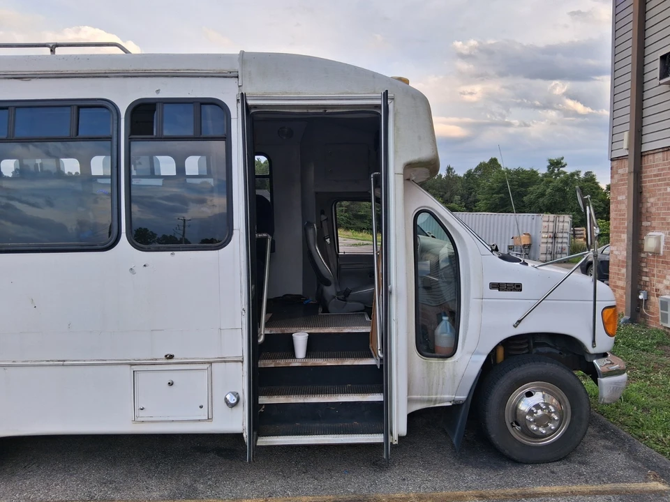 2004 Ford Econoline Van - Image 4 of 19