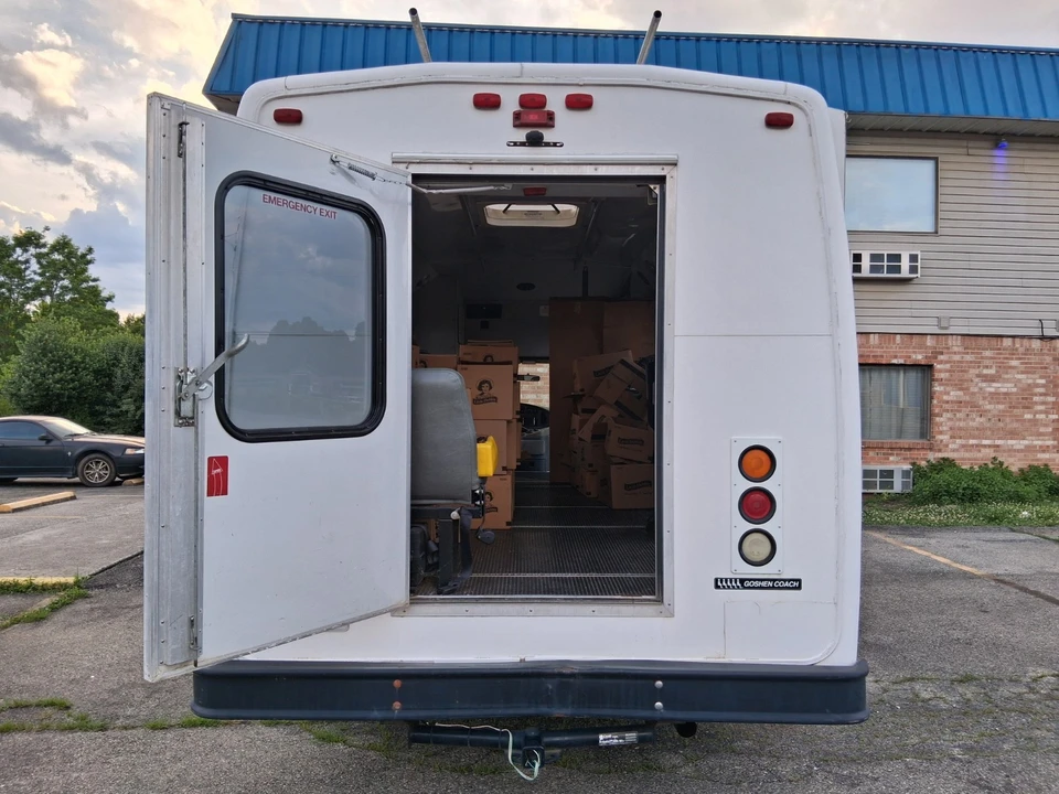 2004 Ford Econoline Van - Image 12 of 19