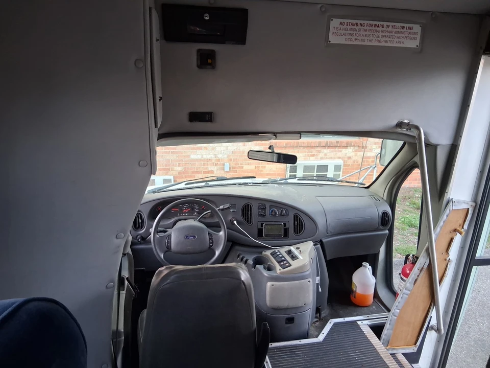 2004 Ford Econoline Van - Image 15 of 19