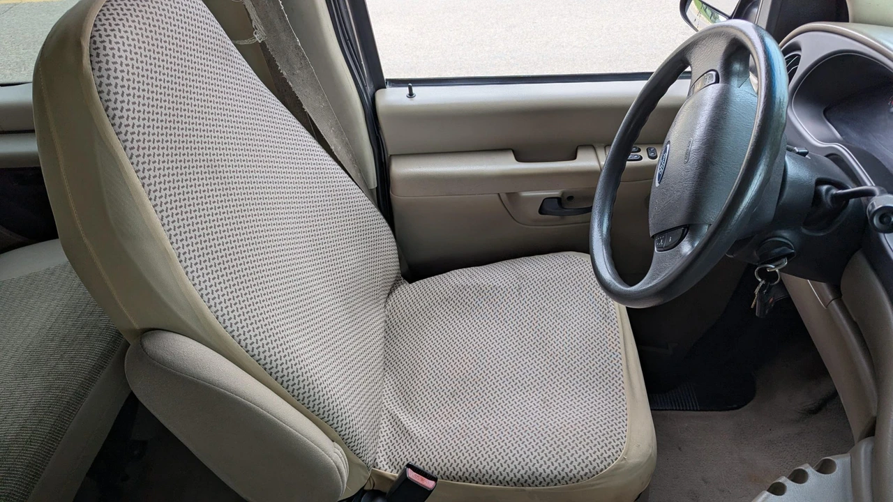 2004 Ford Econoline Van - Image 27 of 31