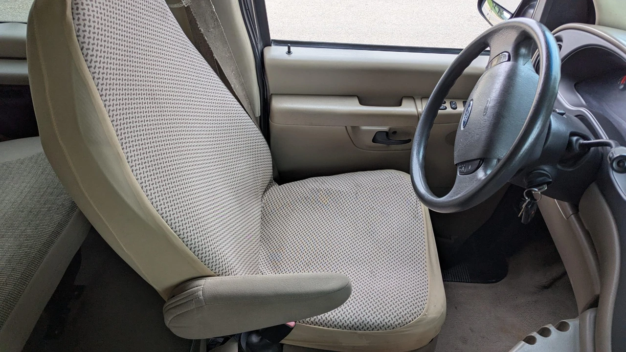 2004 Ford Econoline Van - Image 28 of 31
