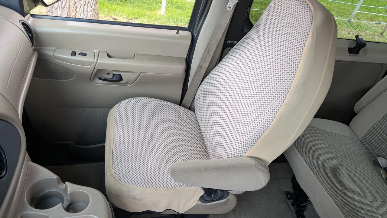 2004 Ford Econoline Van - Image 30 of 31