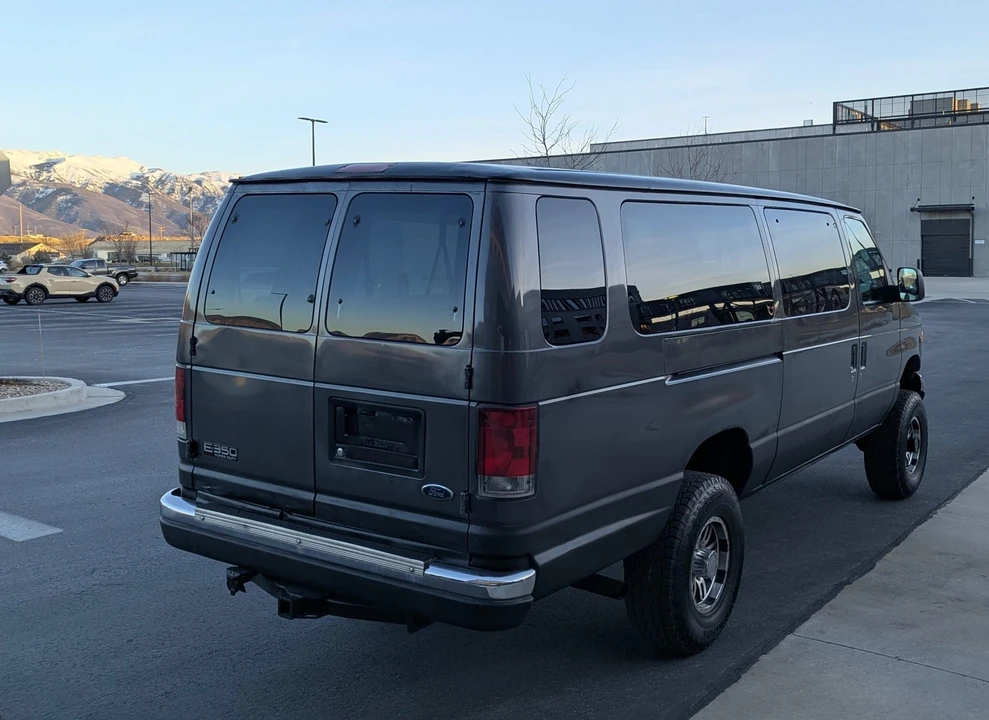 2004 Ford Econoline Van - Image 10 of 31
