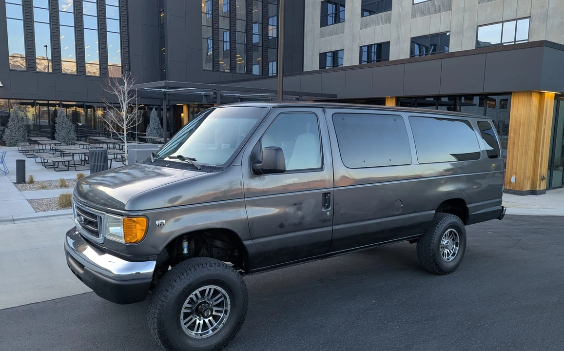 2004 Ford Econoline Van - Image 3 of 31