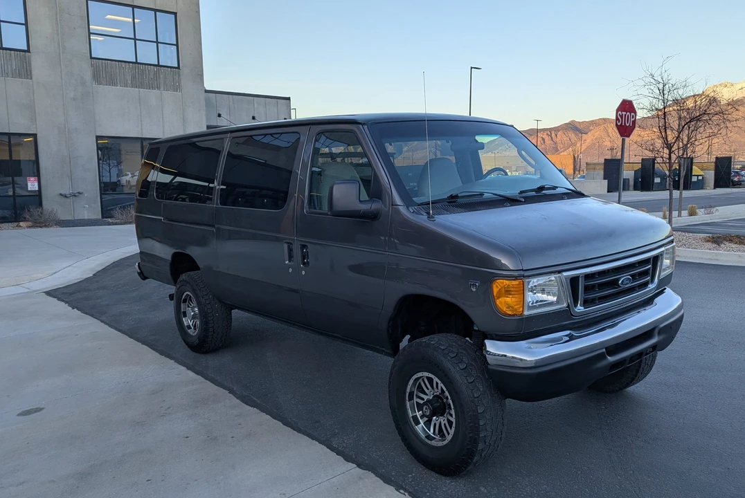 2004 Ford Econoline Van - Image 14 of 31