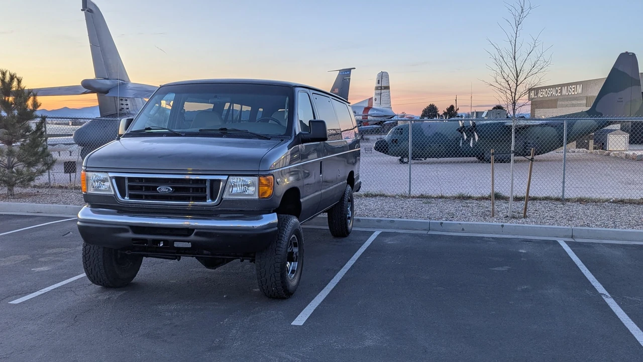 2004 Ford Econoline Van - Image 2 of 31