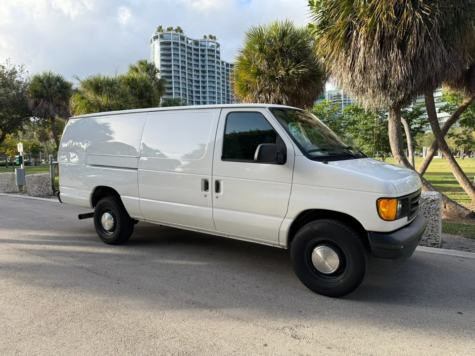 2004 Ford Econoline Van - Image 8 of 21