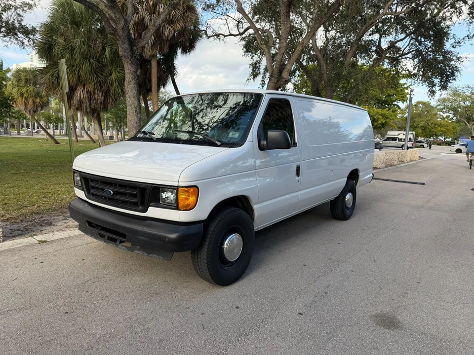 2004 Ford Econoline Van - Image 2 of 21