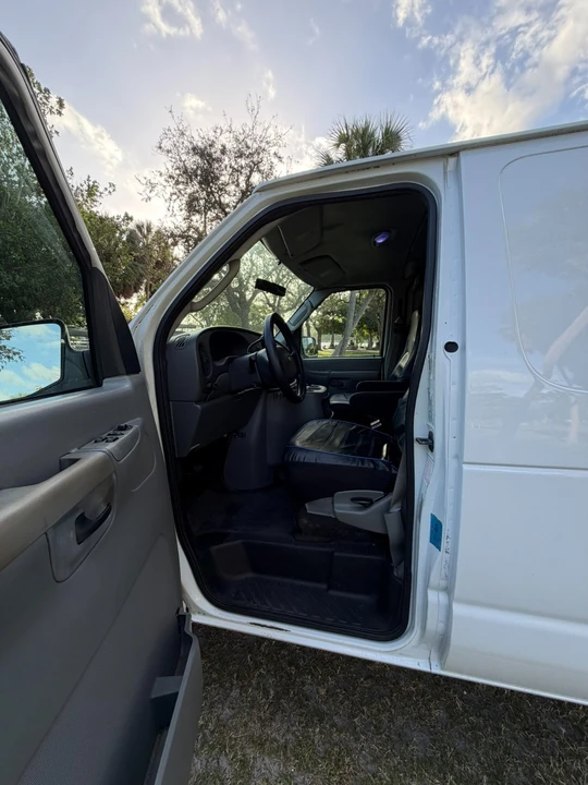 2004 Ford Econoline Van - Image 12 of 21