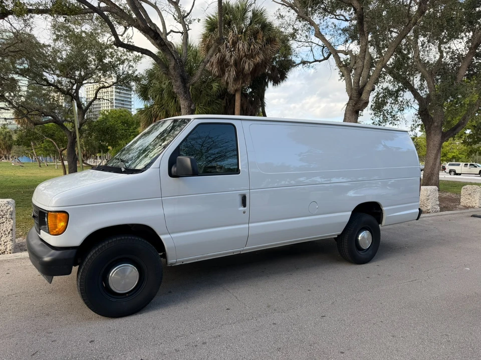 2004 Ford Econoline Van - Image 3 of 21