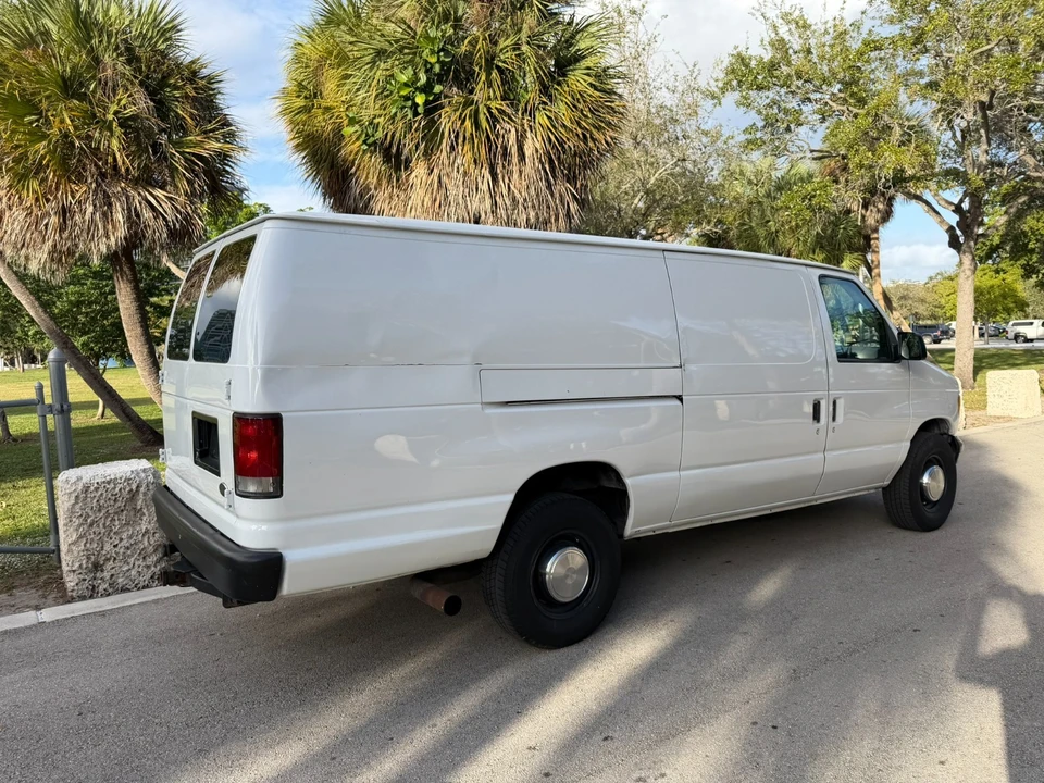 2004 Ford Econoline Van - Image 7 of 21