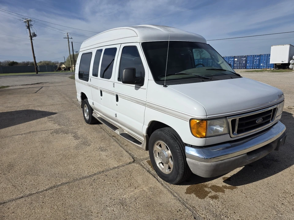 2004 Ford Econoline Van - Image 2 of 15