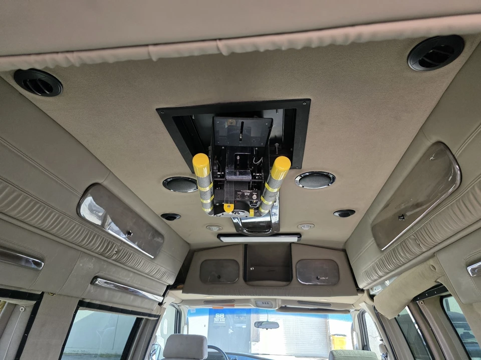 2004 Ford Econoline Van - Image 13 of 15