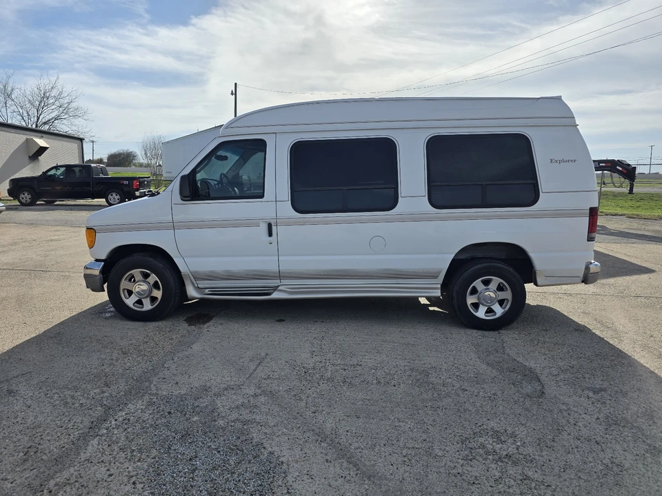 2004 Ford Econoline Van - Image 7 of 15