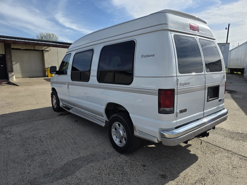 2004 Ford Econoline Van - Image 6 of 15
